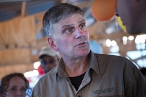 Franklin Graham, head of international relief organization Samaritan's Purse, visits one of the organization's cholera treatment centers in the Cite Soleil neighborhood of Port-au-Prince, January 8, 2011. REUTERS/Allison Shelley (HAITI - Tags: SOCIETY HEALTH)