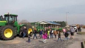 Local farmers show Zeigler Royalton Elementary students all the aspects of farming. (WSIL-TV photo)